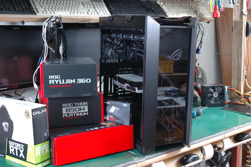 ASUS ROG STRIX HELIOS 